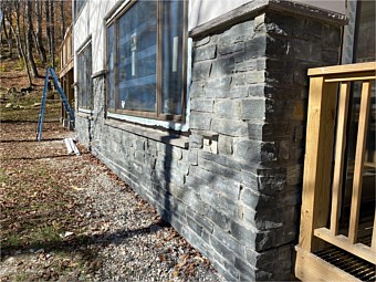 Green mt mica ashlar - house facade