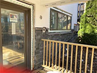 Green mt mica ashlar - house facade