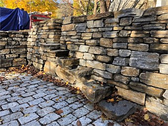 Floating Steps in Natural Wall